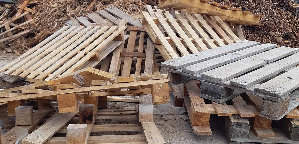 Palettes récupérées pour le recyclage